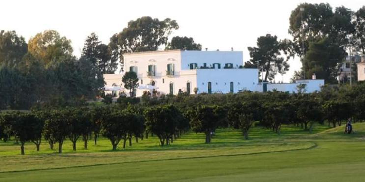 Golf Club *
